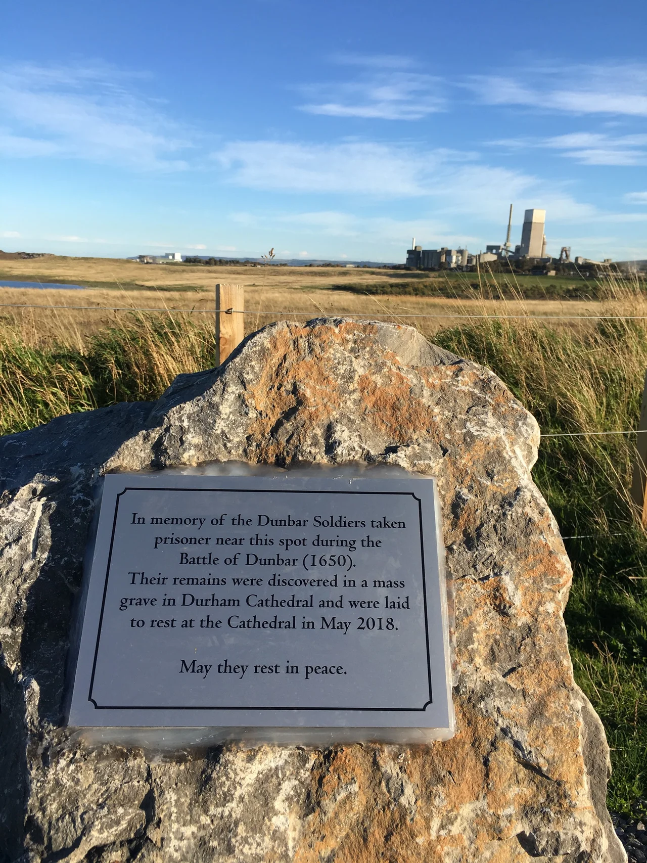 Plaque commemorating the Scottish dead at the Battle of Dunbar (1650)